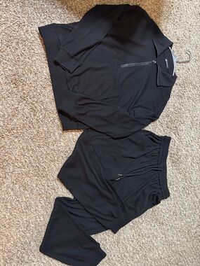 Women's Black Two-Piece Lounge Set - Classic Pullover & Joggers